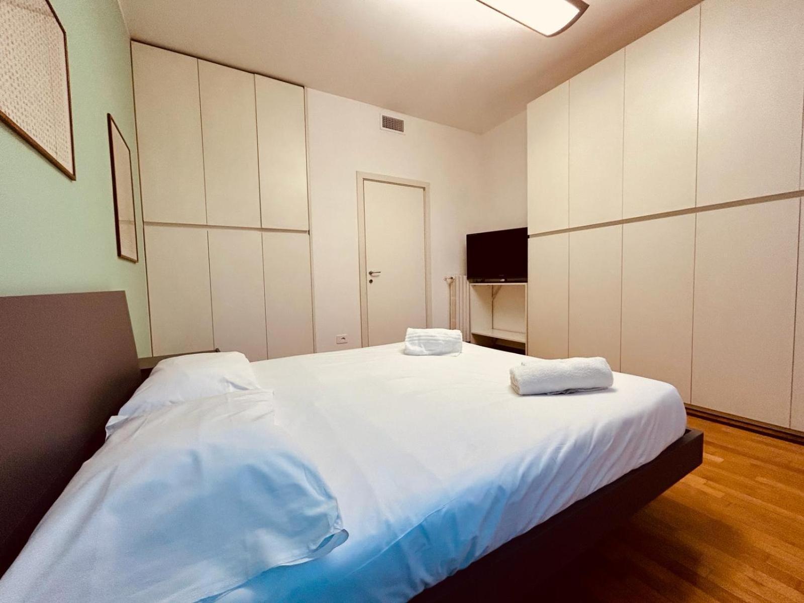 Apartamento Kibilu - Via Medaglie D'Oro Centro Citta Con Parcheggio Varese Exterior foto