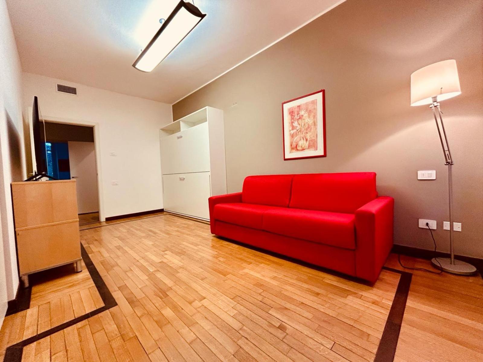 Apartamento Kibilu - Via Medaglie D'Oro Centro Citta Con Parcheggio Varese Exterior foto
